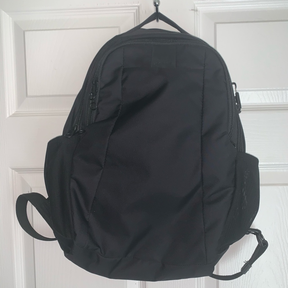 Pacsafe LS350 backpack